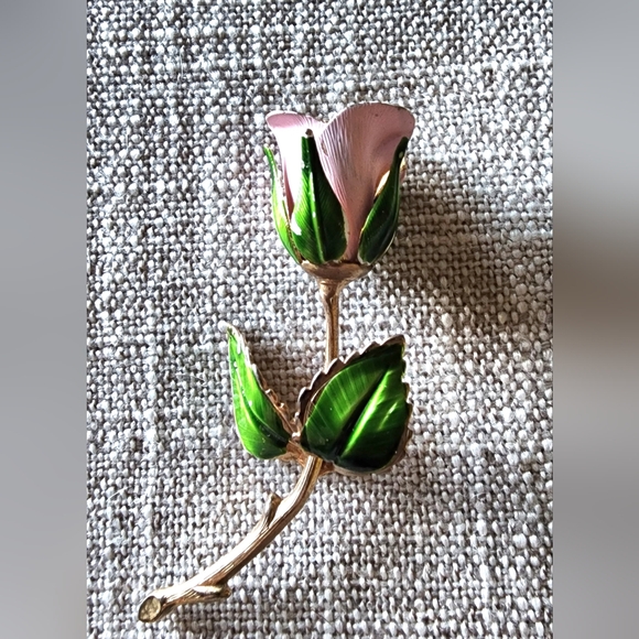giovanni Jewelry - Vintage Giovanni Pink & Green Enamel Rose Stem Leaf Brooch. Gold tone.